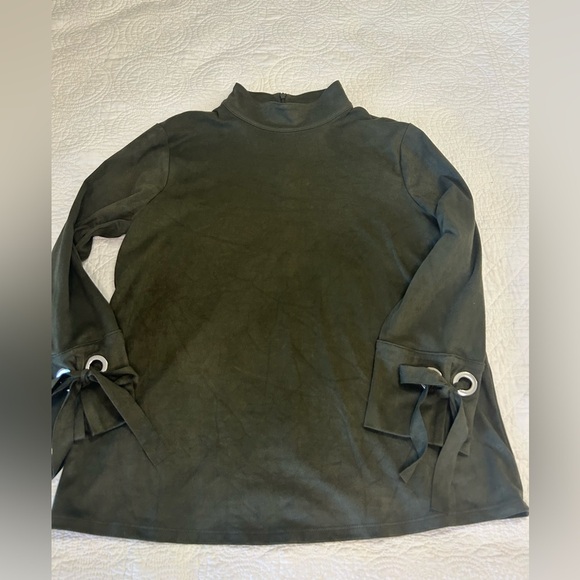 Chico’s Olive Green”Suede”Top. Mock turtleneck.Ties on the 3/4 length sleeves. - Picture 3 of 6